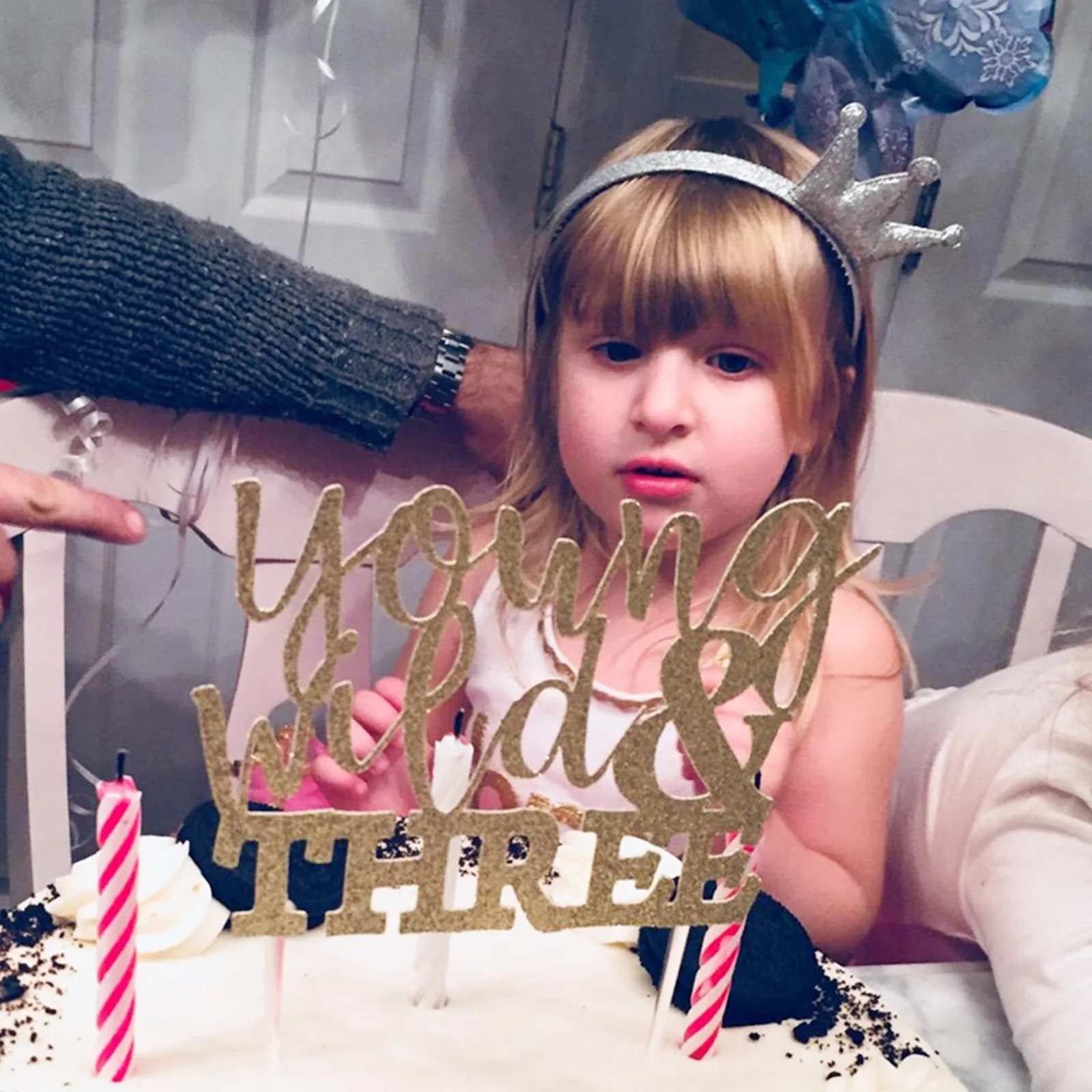 

2Pcs Golden Hair Headband for Girls Sparkling Crown-Design Headbands Kids Party Favors Birthday Christmas Cosplay Women Bride