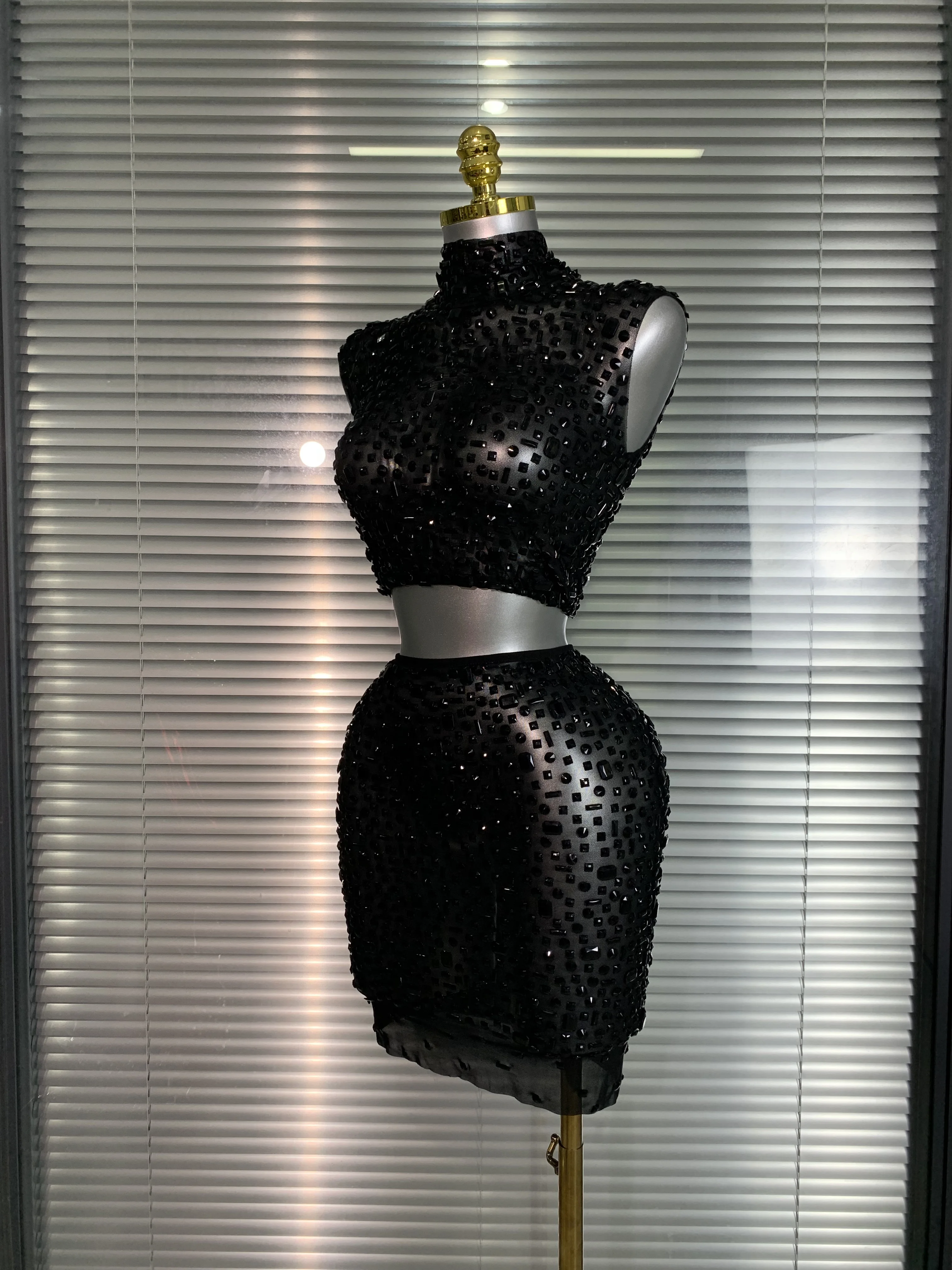 Set da due pezzi sexy da donna Set da donna con gonna da night club con diamanti in cristallo nero Abiti da cantante Ballerino Vedi attraverso il costume da spettacolo teatrale