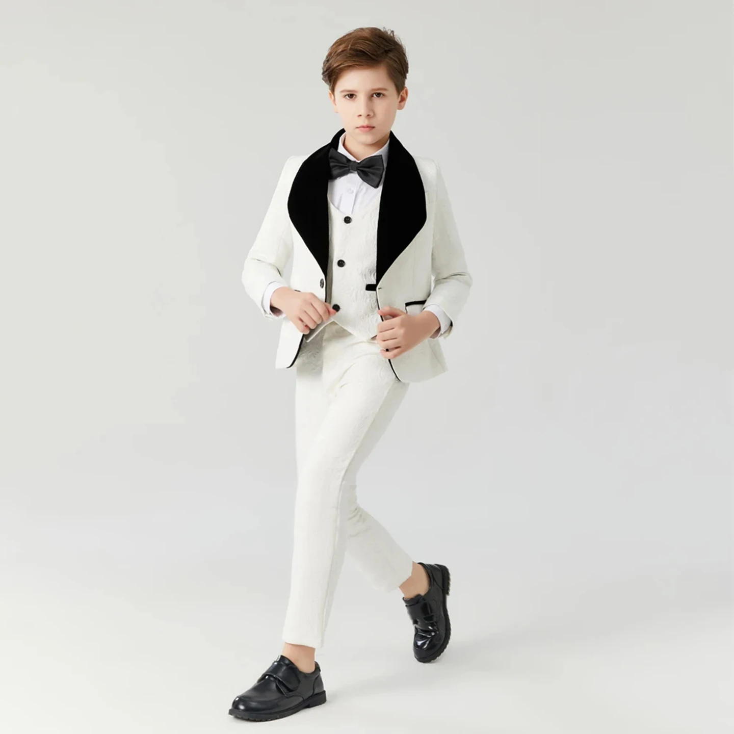 

Boys' White Formal Tuxedo Suit Set Black Velvet Shawl Lapel Blazer Long-Sleeved Suit Set Formal and Dapper Wedding Dress