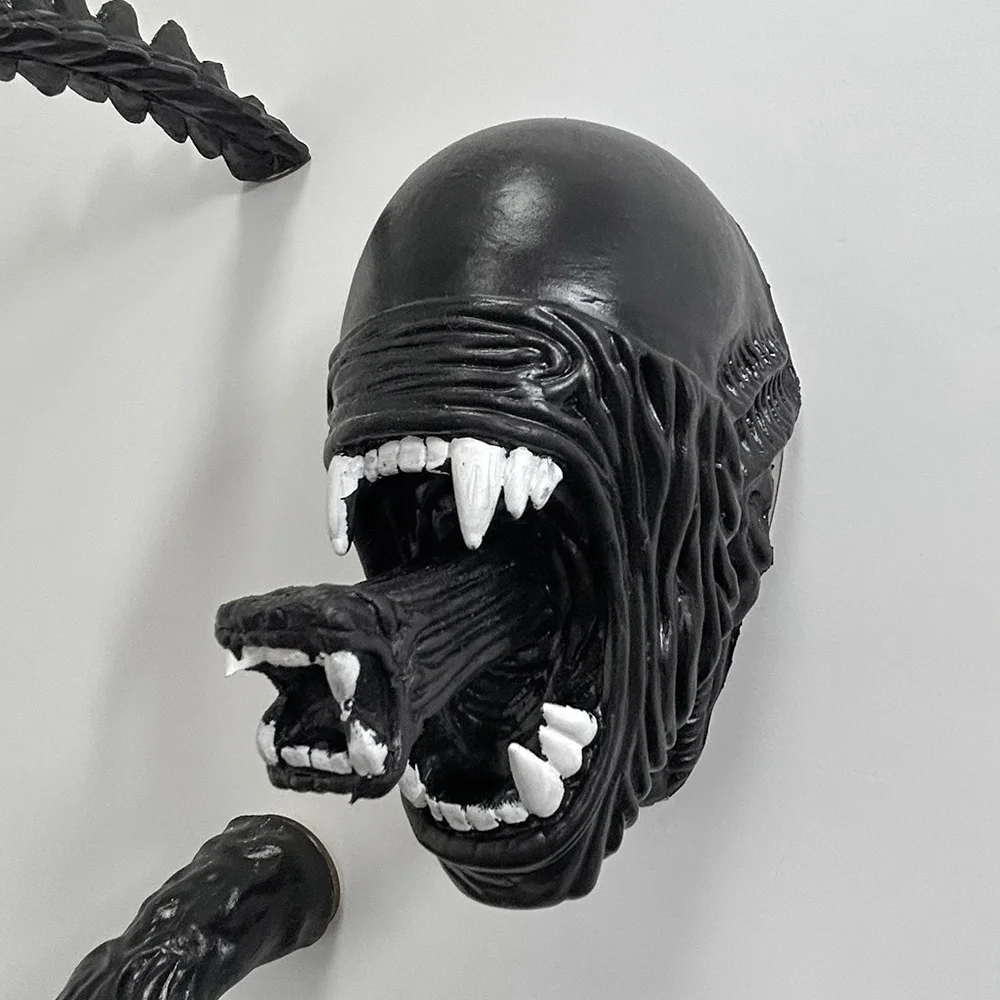 New Black Aliens Xenomorphs Warriors Wall Hanging Ornaments Latex Figures Statue Living Room Home Decor Halloween Party Props