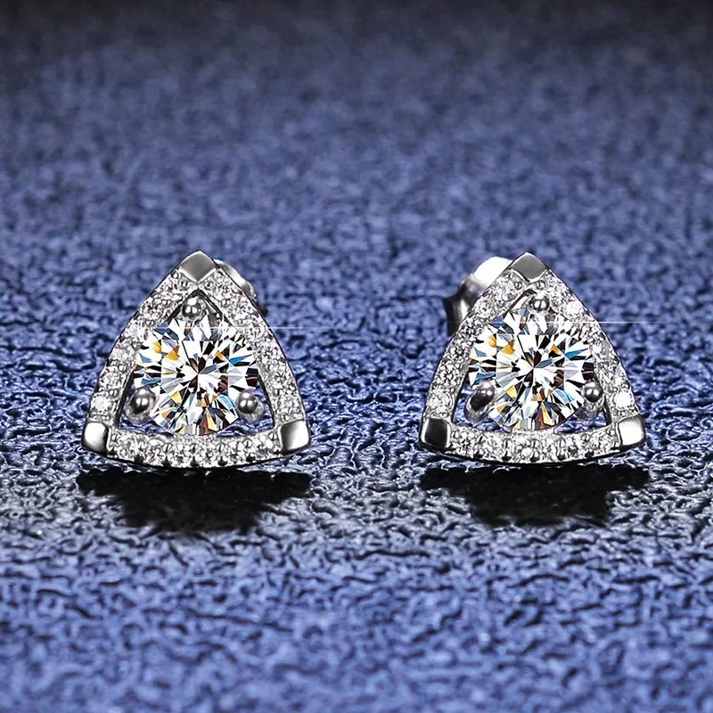 

Luxury Platinum Pt950 Moissanite Diamond Geometric Triangle Stud Earrings Ins Accessories White Gold 18K Wedding Jewelry