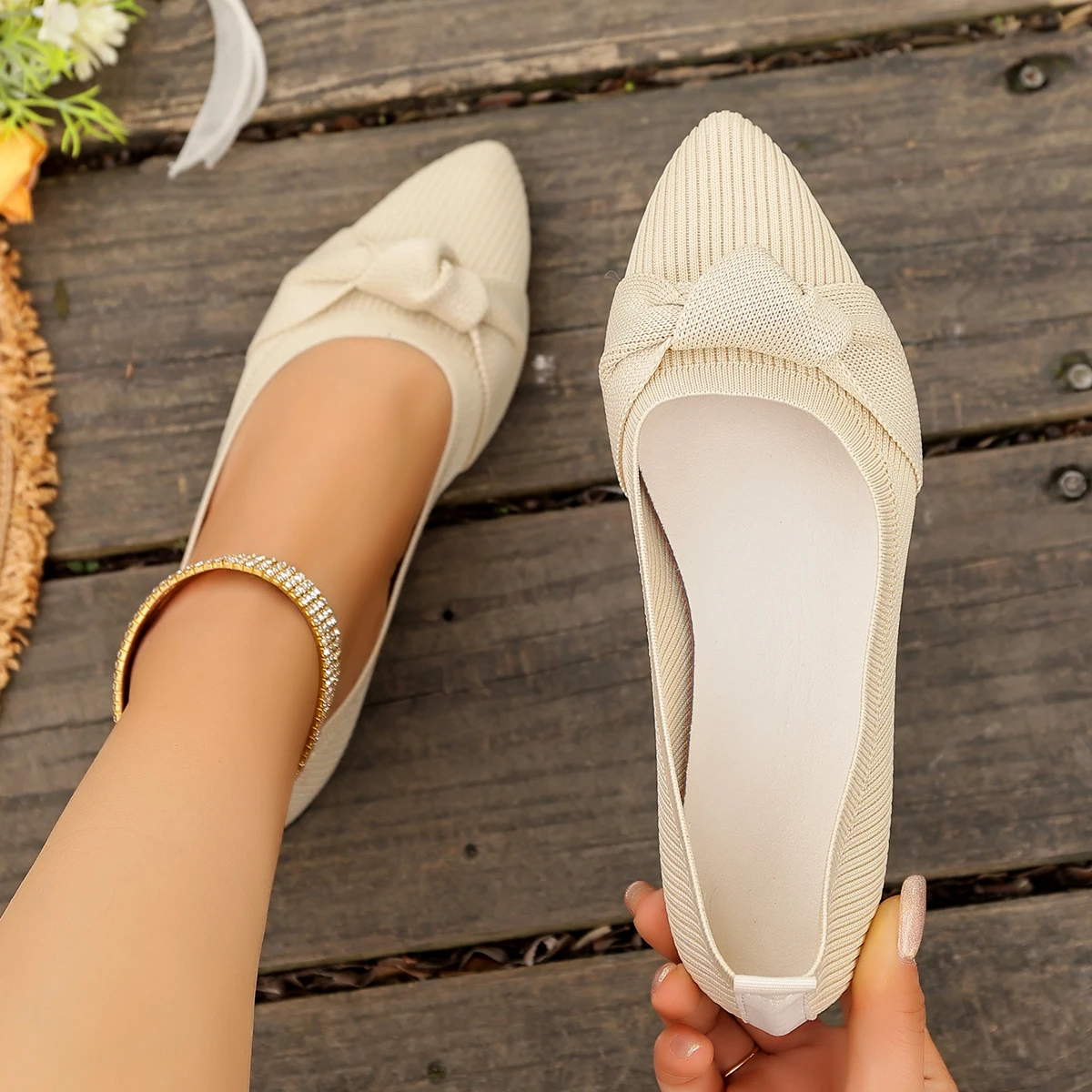 Women Flats 2025 New Knitted Slip Breathable Sneakers Women Comfortable Solid Color Shoes Casual Pointed Toe Walking Loafers