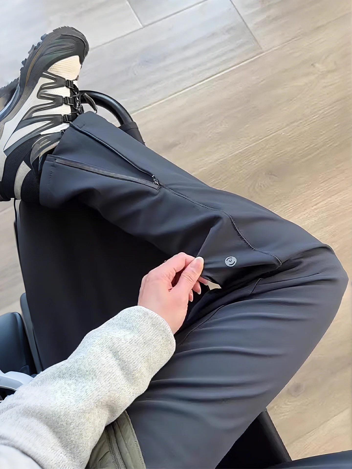 

Men's Outdoor Climbing Ski Pants Fce Lined Tee-in-One Soft ell Side Zip Workwear Trousers for Autumn Winter