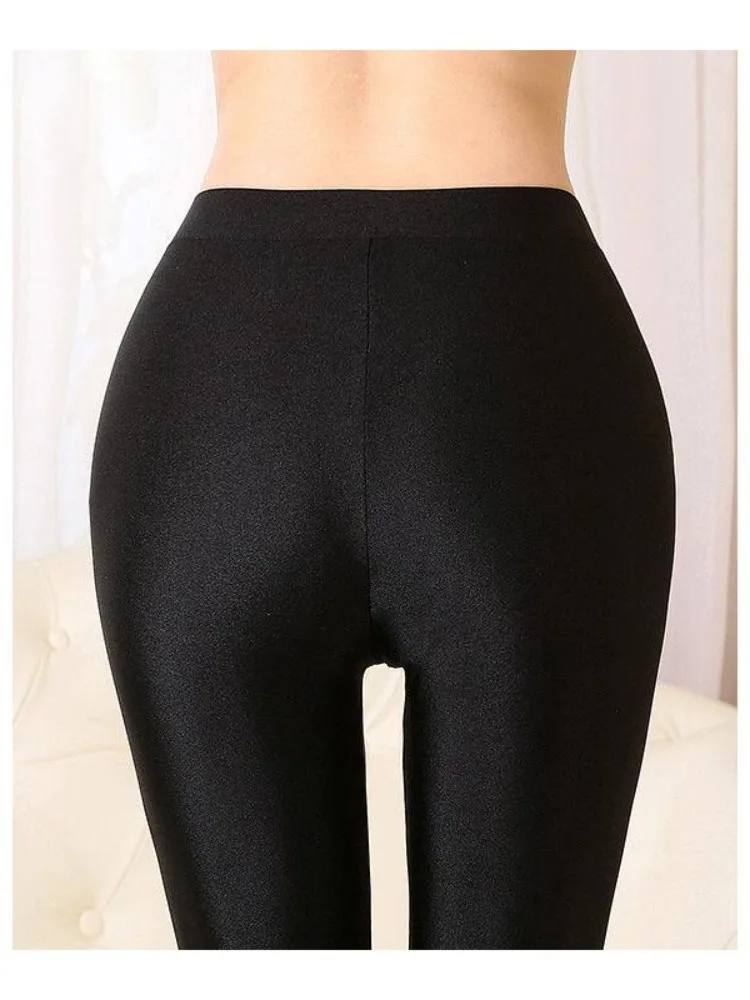 Hochgeschnittene, elastische, dünne Damen-Leggings in großen Größen, schlankmachende Fitnesshose, lange Hose für die Frühlingssaison.