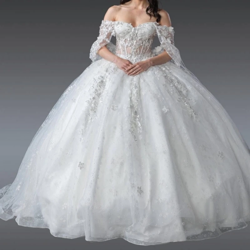 فساتين Quinceanera بيضاء لامعة ثوب حفلة قبالة الكتف الترتر زين الدانتيل الديكور كريستال تول حفلة عيد ميلاد الحلو 16