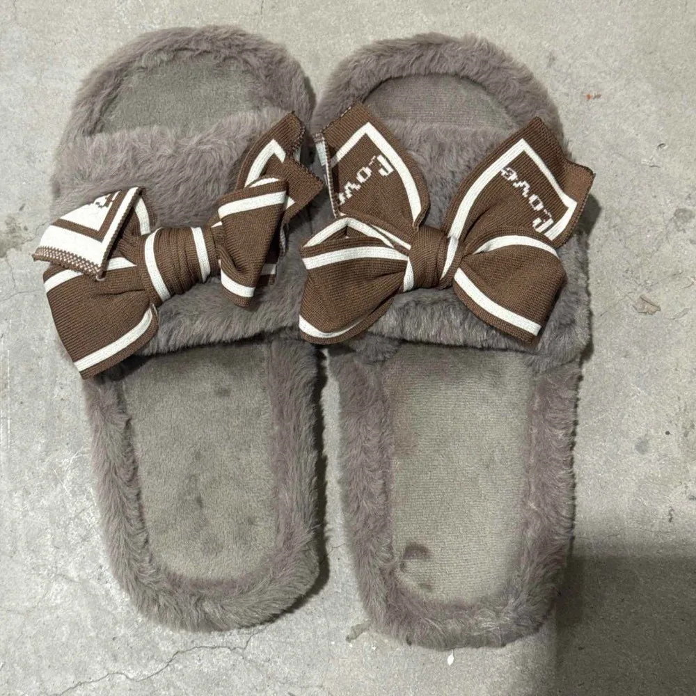 

Зимние мягкие меховые тапочки с бантом, нескользящие плюшевые однотонные тапочки на толстой подошве, теплые милые домашние тапочки, женская обувь