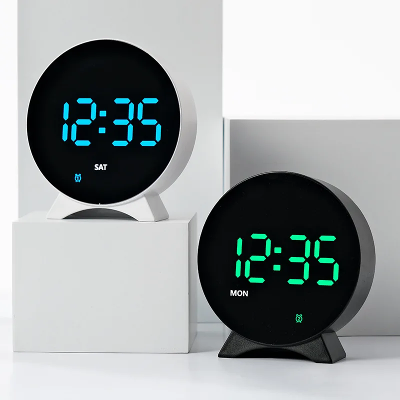 USB-betriebener digitaler DST-Wecker TEMP Datum Woche Anzeige 3-stufige Helligkeit 2 Alarme Nachtmodus Tischuhr 12/24 Stunden LED-Uhr – Detail 3