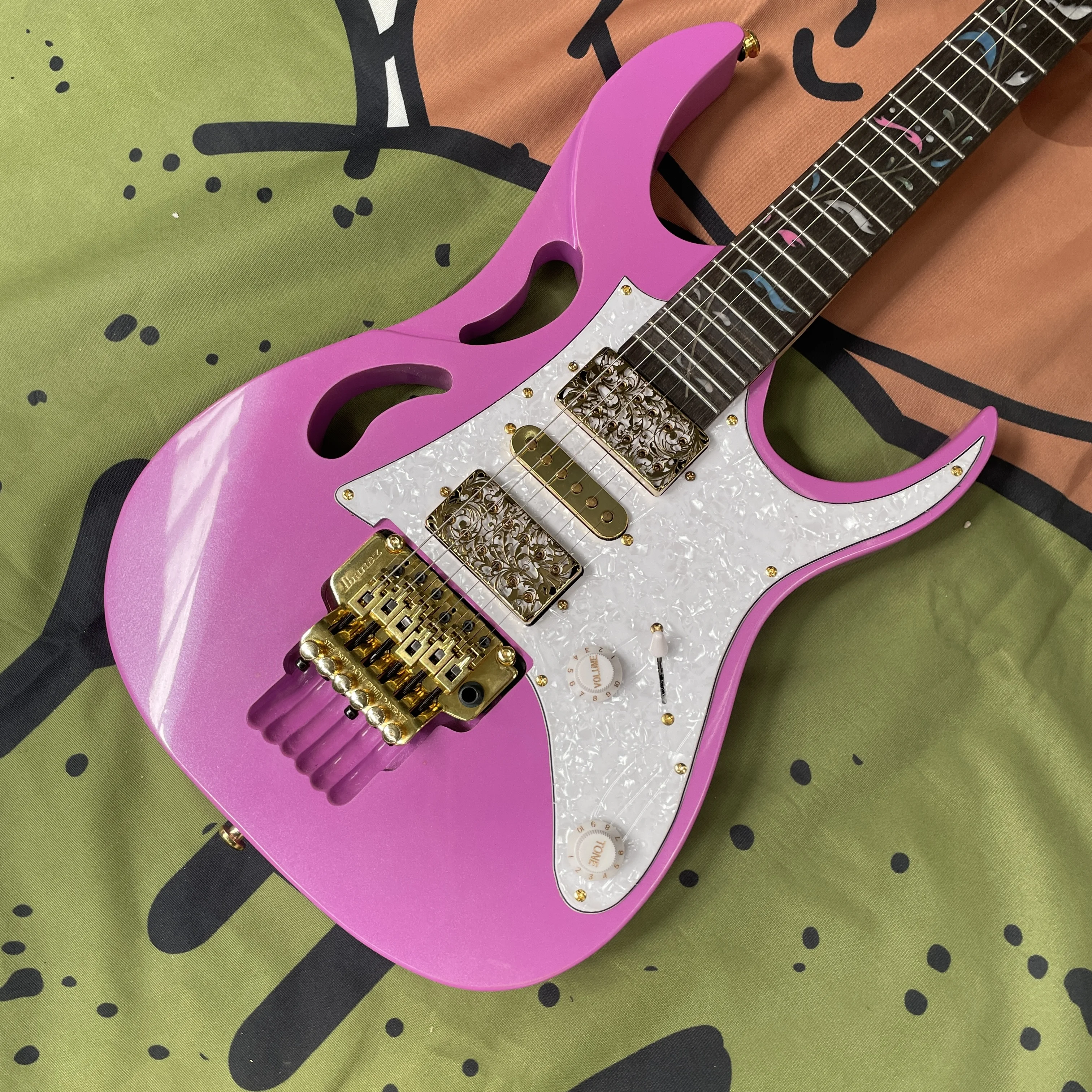 

New pink 6-string electric guitar with HSH pickups and pearl pickguard guitars. The top choice for girls guitarra.
