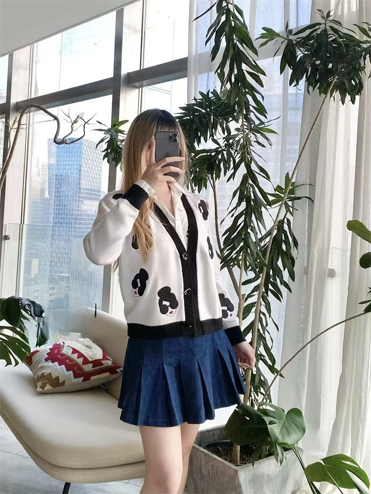 

Faionable Classic Bla White Wool Knitted Head Doll Patterned Cardigan Outerwear Sli Versatile Autumn Start Piece