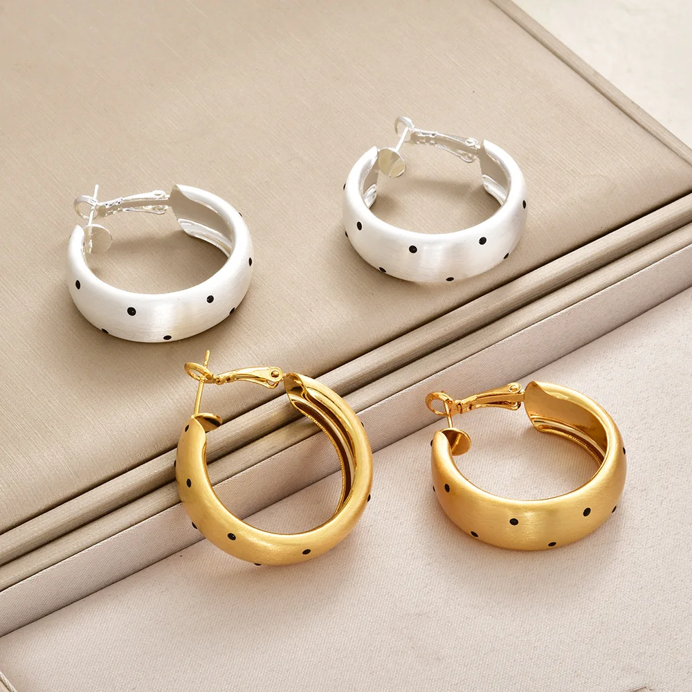 Retro gold brushed wide face ring, black polka dot large earrings, fashionable personality, cold wind exaggerated temperament ea
