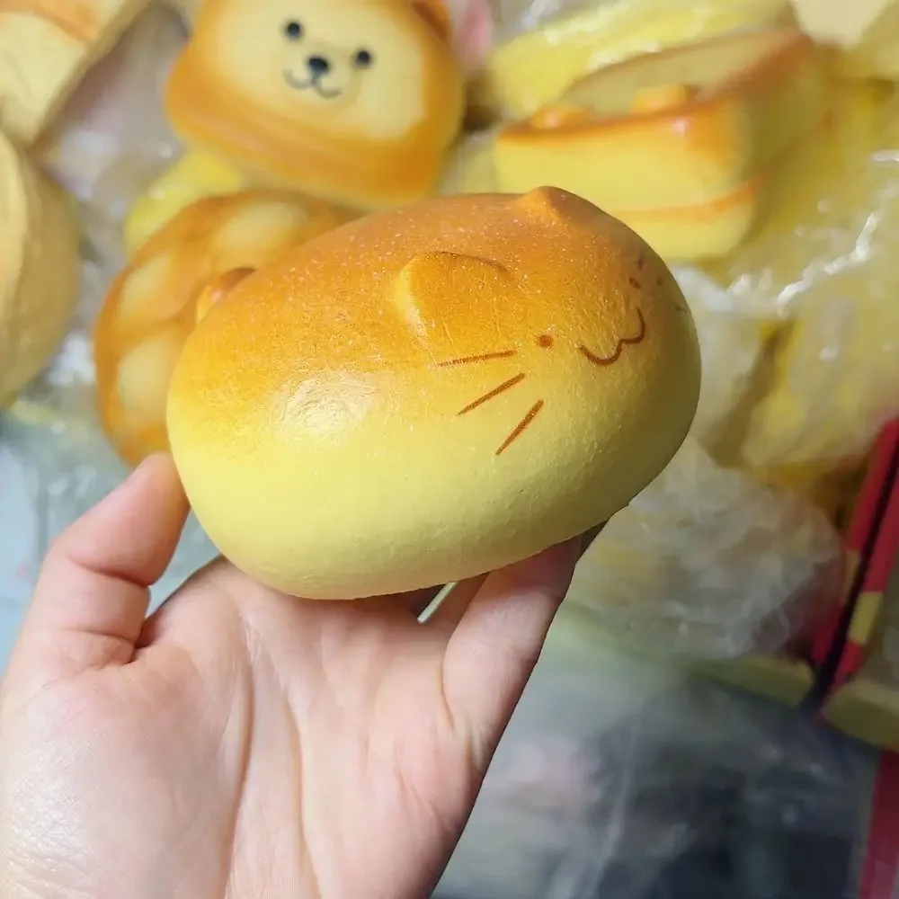 Cat Bread Squishy Toy, Cat Shape Slow Rising Fidget Toy, Hand Squeeze Pinch Toy for Adults Stress Relief