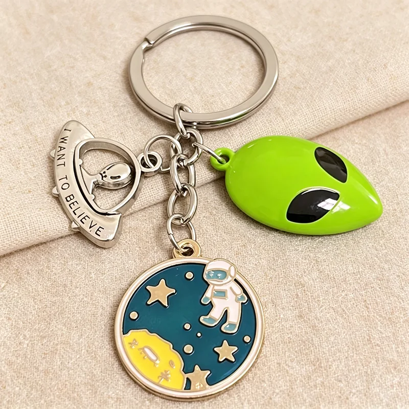 1 Piece UFO Planet Alien Rocket Astronaut Cosmic Exploration Green Enamel Mask Alloy Key Chain Fashion Keychain Men Accessories