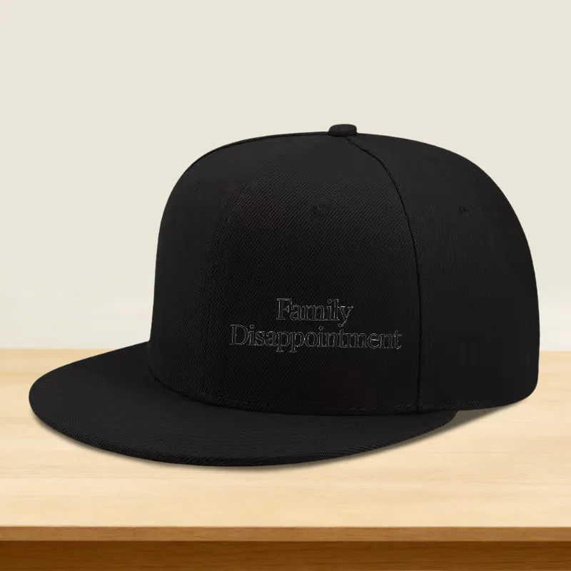 Casquette Hip-hop avec l'imprimé « Family Disappointment », à visière plate et couronne haute. Conçu pour les hommes et les femmes