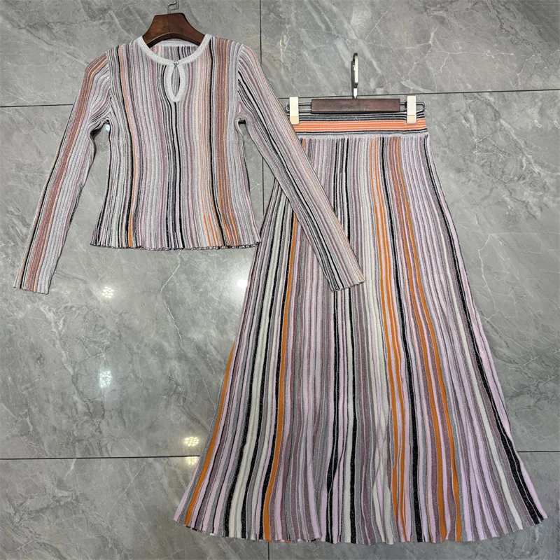 

Женский костюм. Новый эластичный вязаный облегающий пуловер с круглым вырезом на лето 2023. Металлическая пряжа в полоску. Женский комплект из двух предметов.