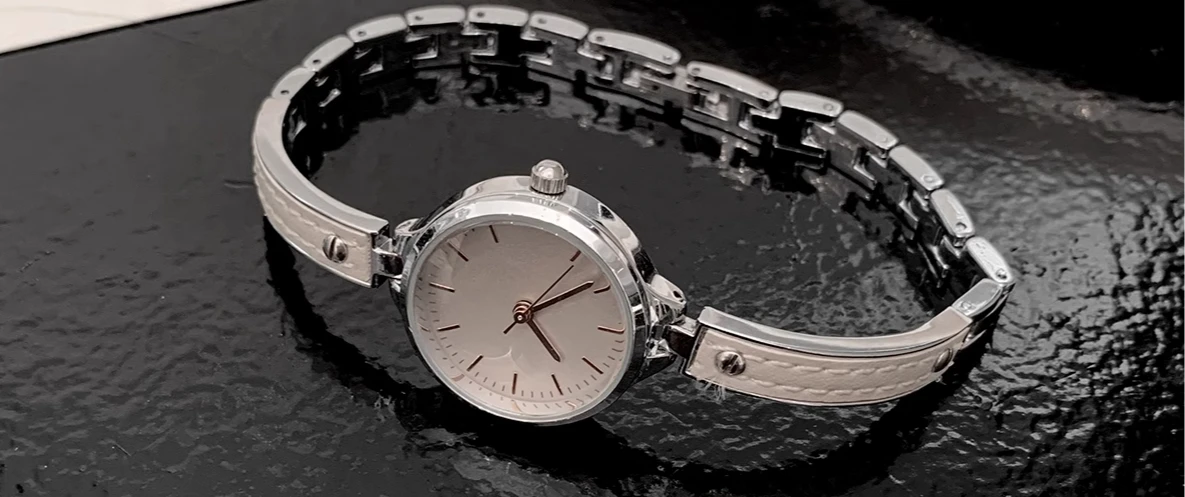 

Легкий роскошный нишевый браслет типа женский осенне-зимний маленький и нежный женский полубраслет