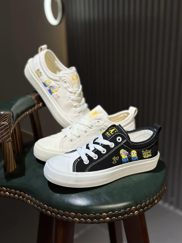 

Minions plus size Versatile And Trendy Design Casual White black Shoes 2024 New Style women Canvas Shoes