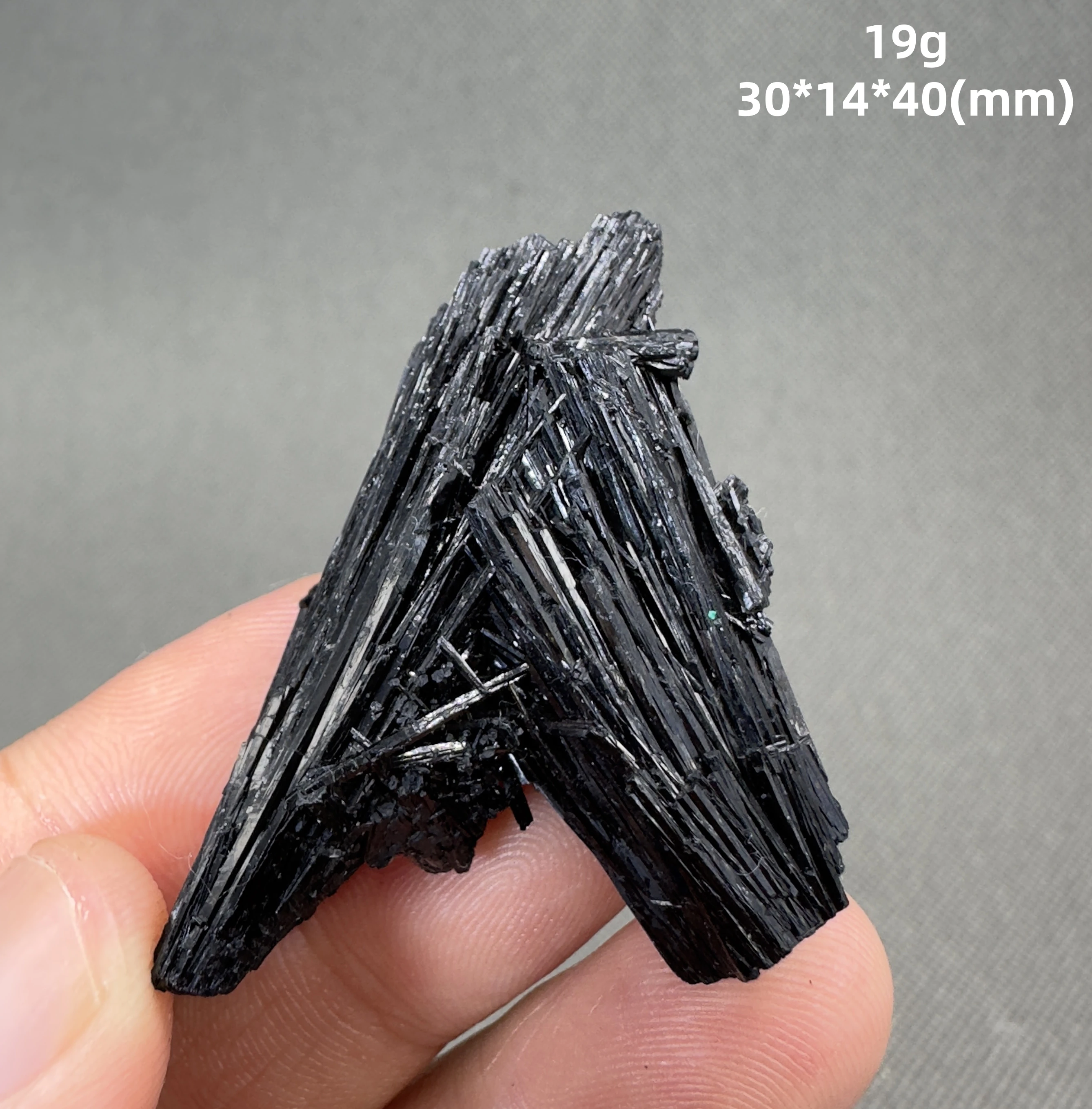 esemplari-minerali-di-tormalina-nera-naturale-della-namibia-a-forma-di-ago-cristalli-di-quarzo-curativi-e-pietre-preziose-di-roccia