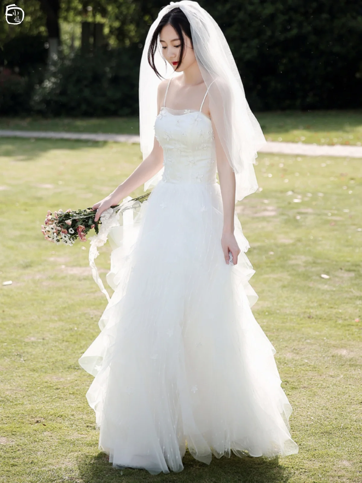 

Dry Bridal Gown Outdoor Wedding Photoaphy Light Me Wedding Dr with Pearl Embelliments A-Line Skirt Mid-Waist Design