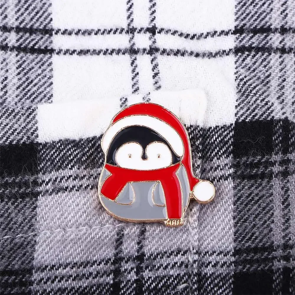 

Unique Female Dripping Oil Male Alloy Korean Style Badge Christmas Penguin Brooches Women Clavicle Chain Lovers Fashion Jewelry