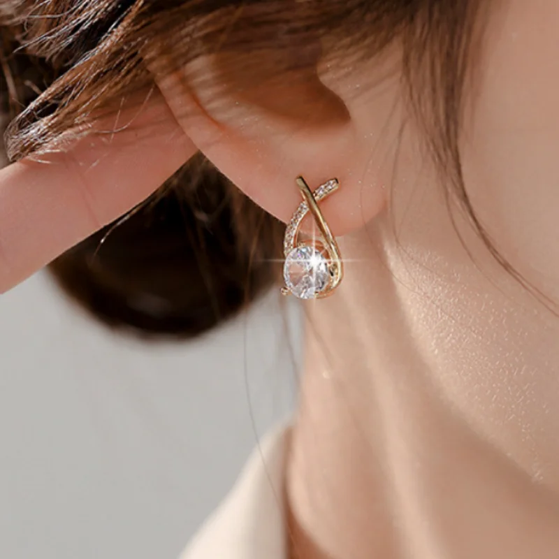 Exquisite Small Earrings with A High-end Feel, Light Luxury Zircon Super Flash Design, Versatile Cross Jewelry and Accessories