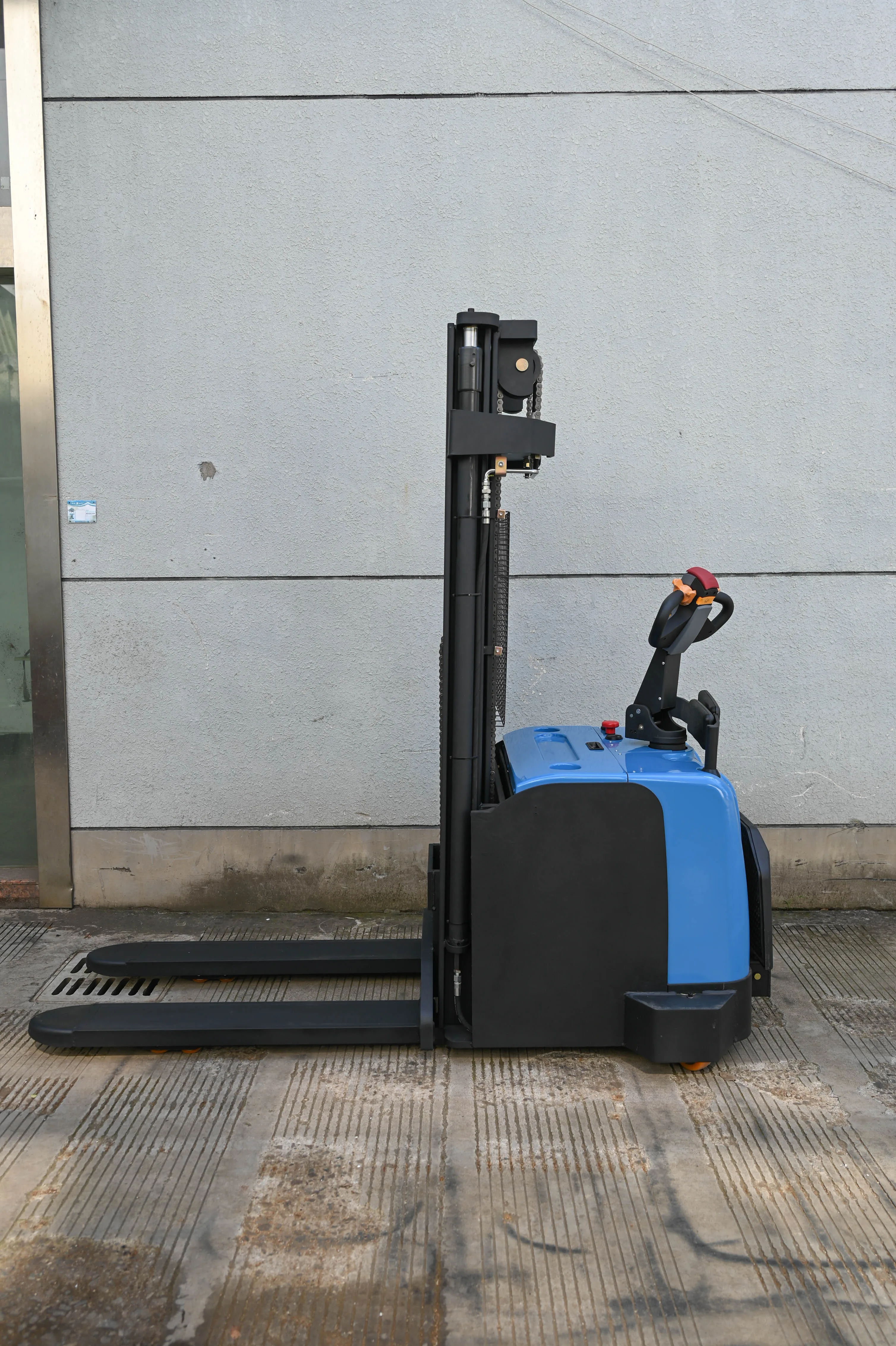 Heli Stapler Gabelstapler, max. 2 Tonnen, 6,2 m, robustes Design, Hubstapler, Lagergabelstapler