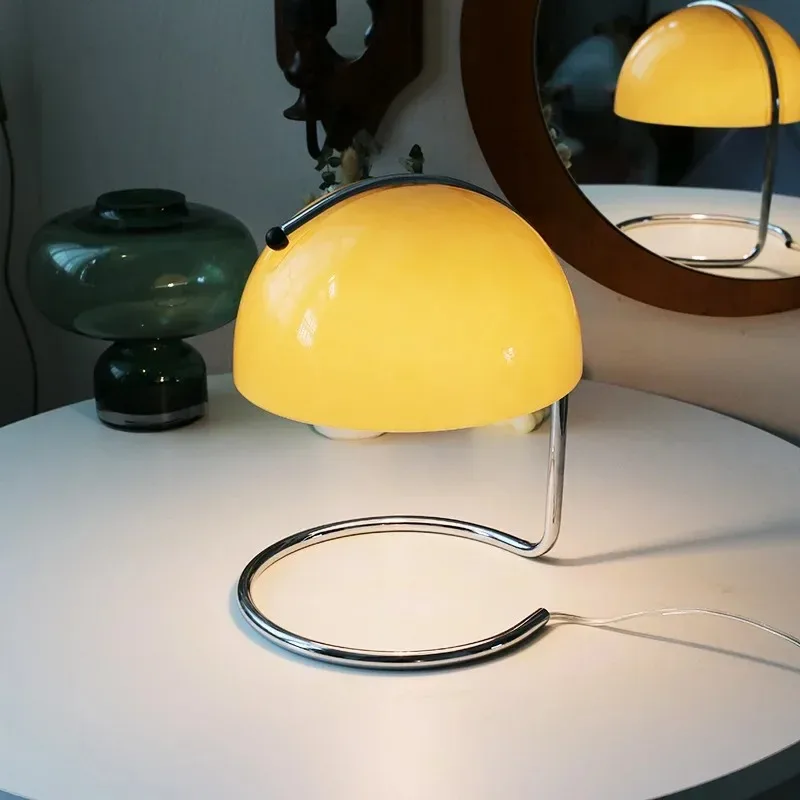 Bauhaus lampada da tavolo coreana piccola lampada da budino camera da letto Instagram accanto alle luci soggiorno moderno minimalista lampada da