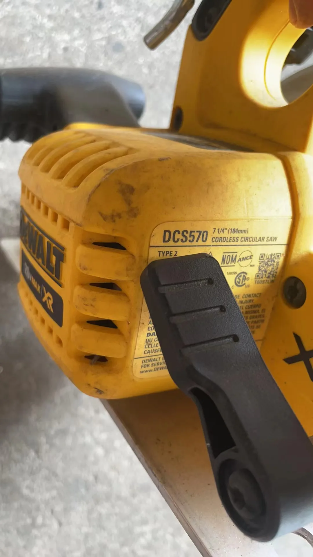 DeWalt DCS570N 18V XR Brushless 184mm Cordless Circular Saw Body Only Carpentry second-hand