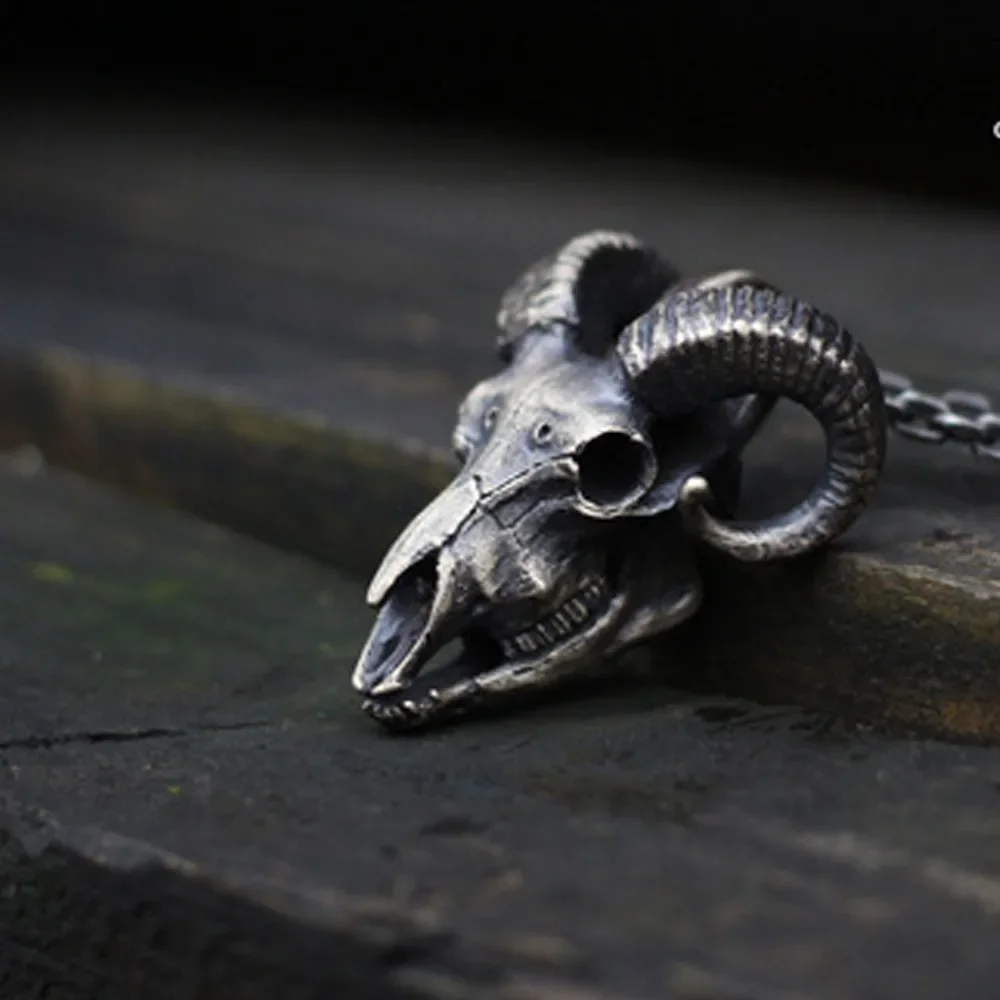 Retro Creative Trend Skull Plate Goat Skull Necklace Pendant Punk Fashion White Match Couple Pendant Niche Party Accessories