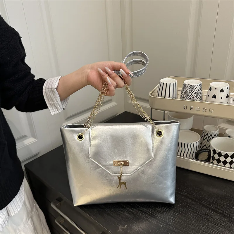 

Trendy Crossbody Bag 2025 New for Women, Lightweight Chain Strap Shoulder Purse, Casual Spacious Bag for Daily Outings