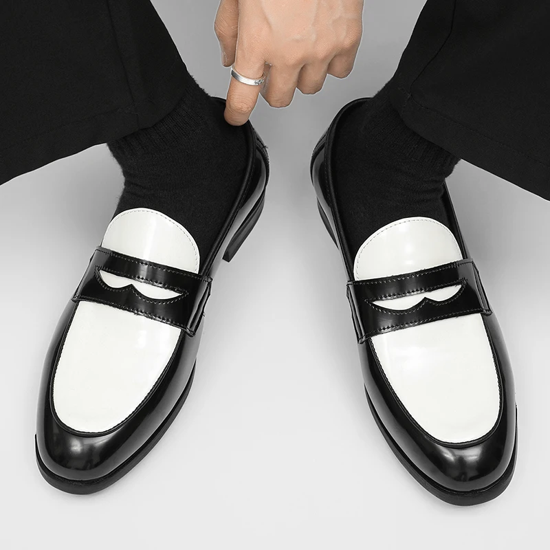 Retro Black White Color Blocked Men Loafers with A Smiling Face Simple Comfortable Breathable Daily Commuting Shoes