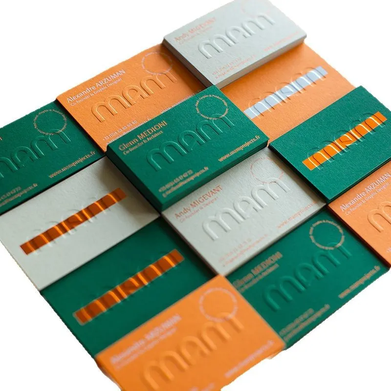 Maßgeschneiderte High-End-Design-Visitenkarten mit geprägtem Stempel und Prägung, Firmennisitenkarten-Design und C