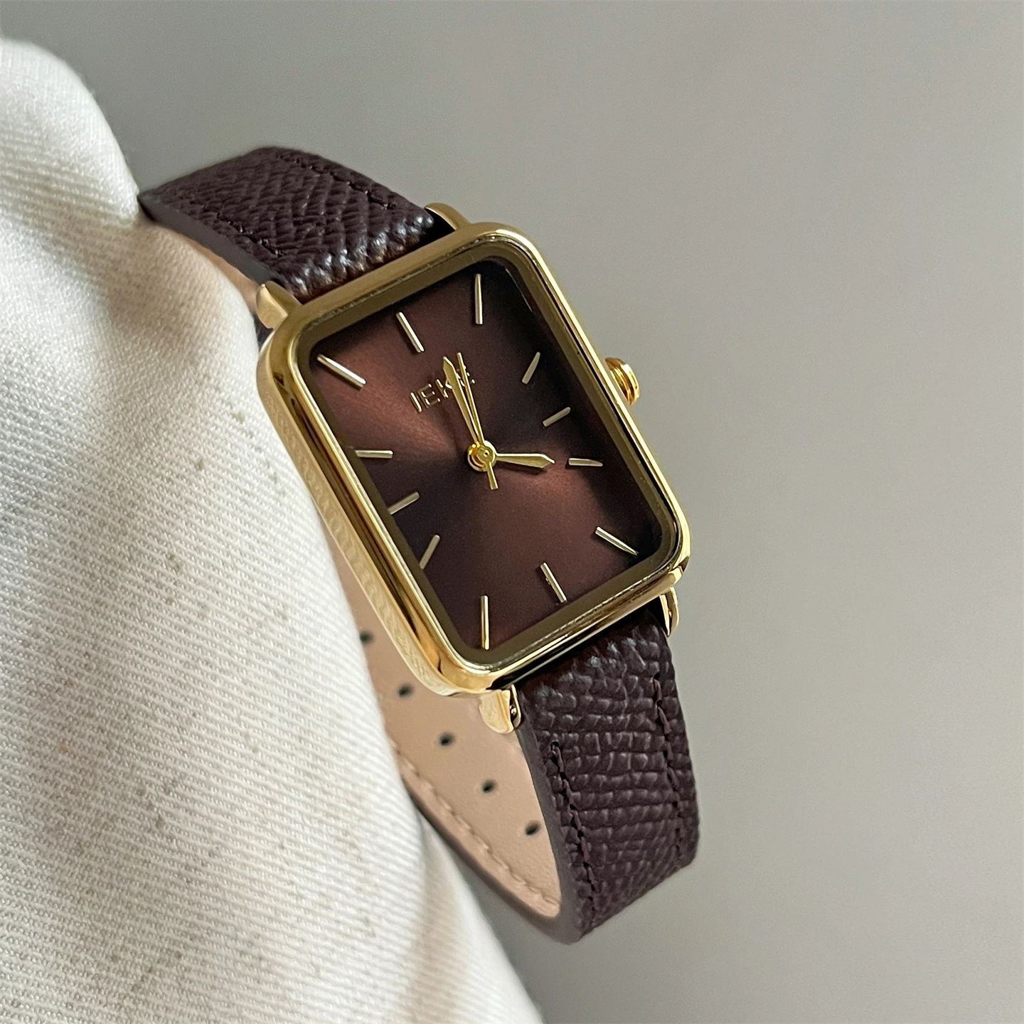 

Small niche design square watch for women, light luxury, niche coffee color belt watch, Korean version simple quartz watch