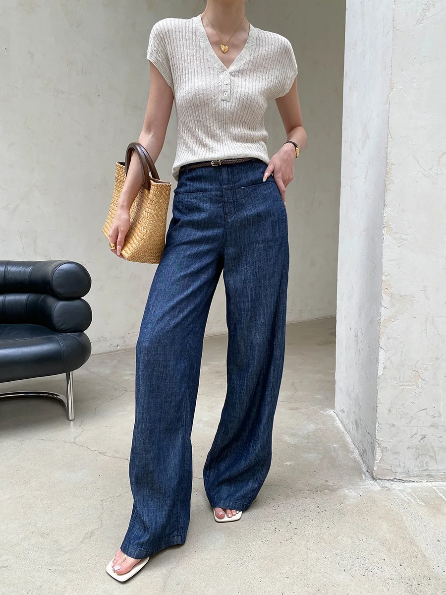 Sommerliche Damenjeans in einfarbigem, schlank machendem, geradem Schnitt mit langen Beinen. – Detail 12