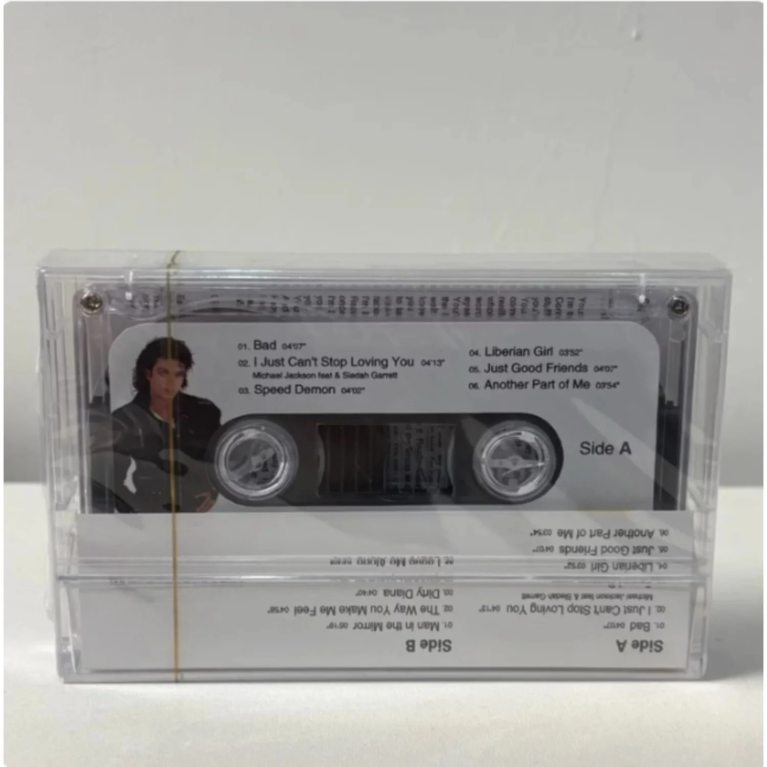 Cassete de Música Pop Retrô Premium Colecionável com Capa Retrato Estilo Palco Clássico 'Bad' para Entusiastas de Música Pop