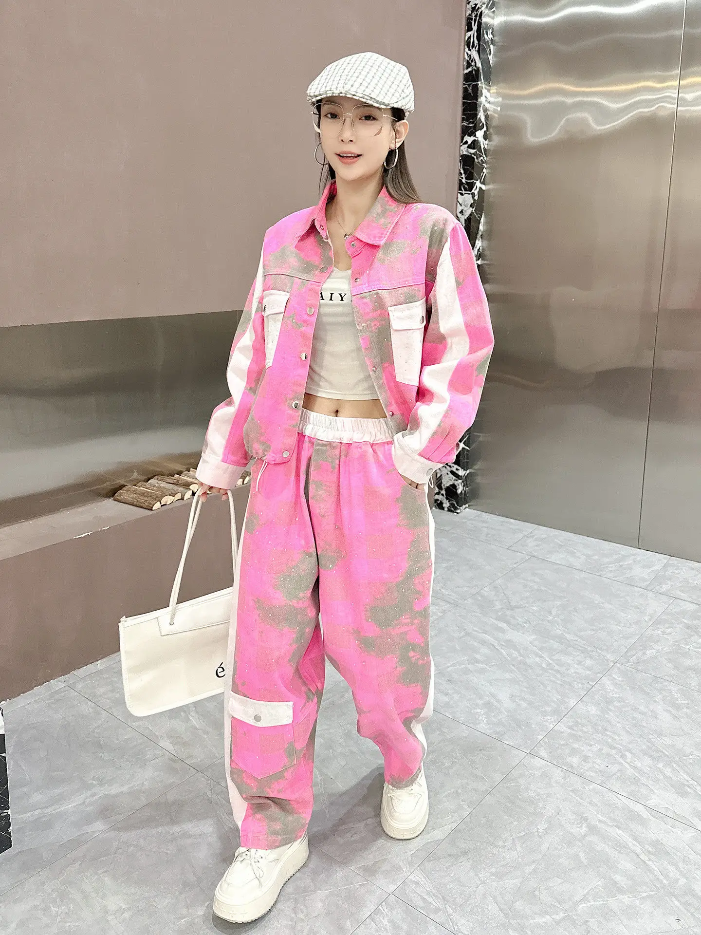 

Women Rhinestone Printed Denim Two Piece Set Loose Jacket and Carrot Pants Patchwork Streetwear 2026 Spring Outfit Wholesale