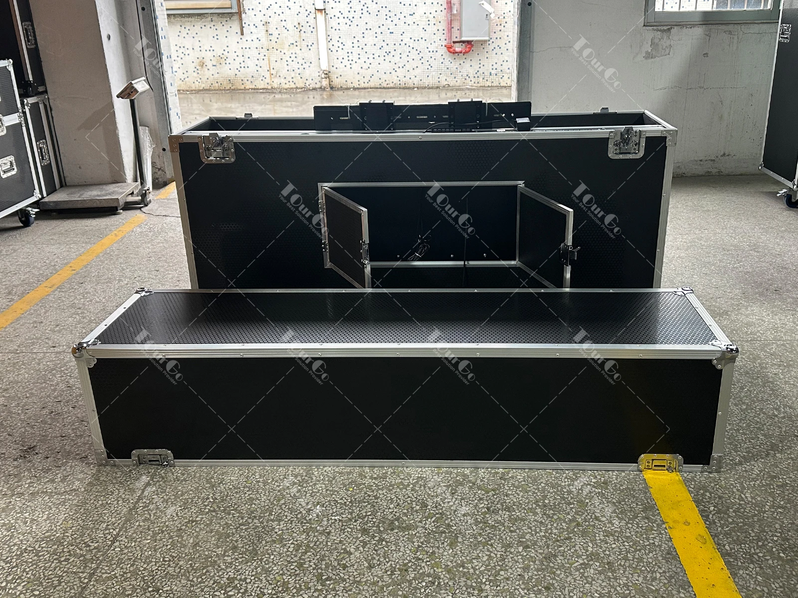75inch LCD/LED/Plasma TV Lift Flight Case With Double Lifting Post and Integral Cover