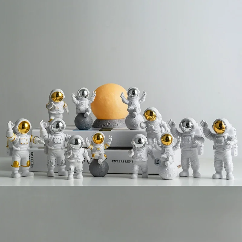 Resin Astronaut Ornament Figurines Statue Spaceman Desktop Decor Modeling Kids Gift Home Decoration Living Room Decorations