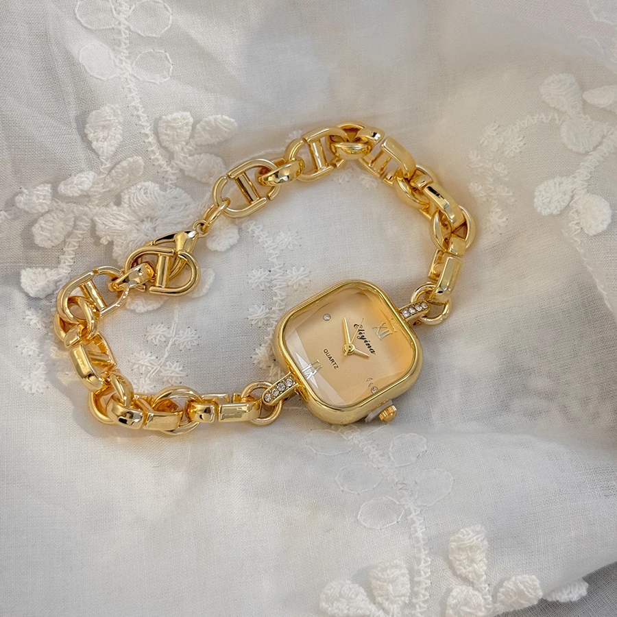 ساعة أوروبية أنيقة بسلسلة بسيطة عبر الحدود، حركة كوارتز زجاجية ذات قطع مربعة ممتازة للسيدات #4