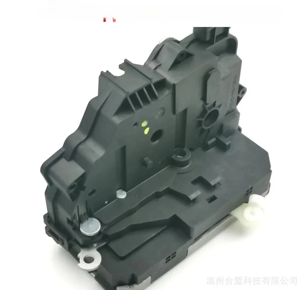 

9607230001 0007663824 door lock Applicable to Benz MP4 truck