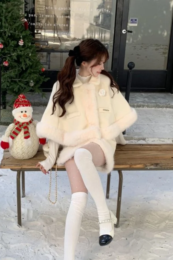 

Japan Winter Suit Women'S Christmas Wear New Year'S White Patchwork Rose Cape Furry Jacket Hip-Covering Skirt Two-Piece Set