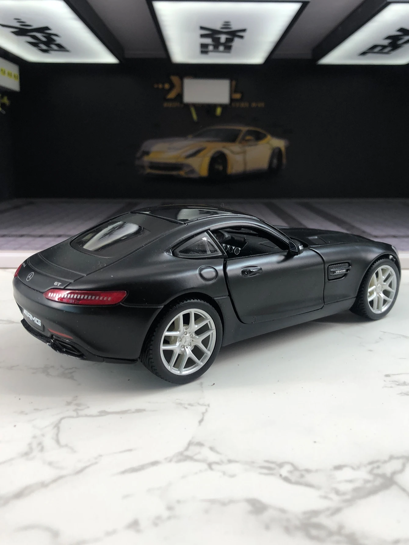 Mobil model Mercedes Benz AMG GT Maisto 1:24, simulasi paduan seng, ornamen statis, mobil koleksi logam, hadiah