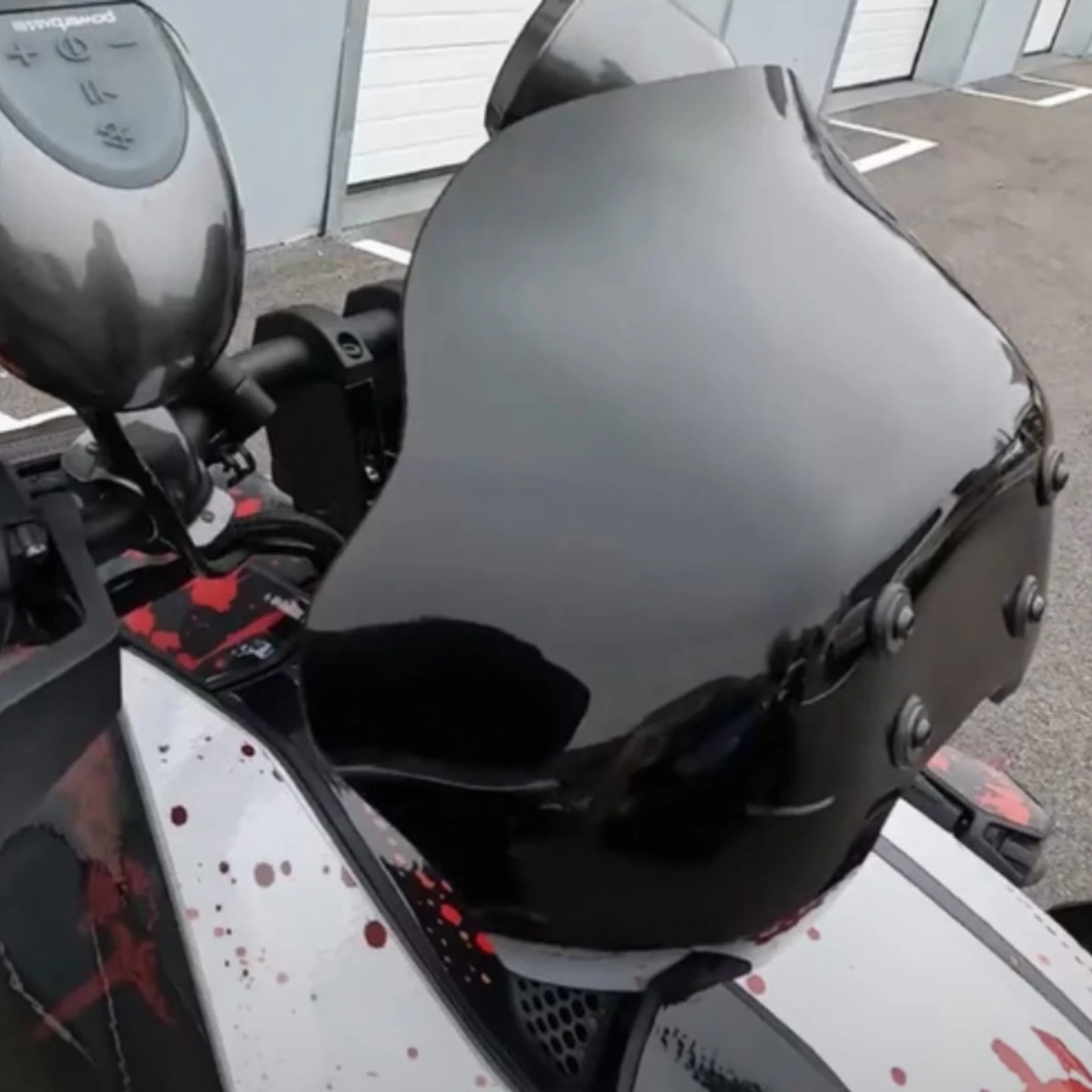 Motorcycle Windshield with Mounting Bracket Sleek Motorcycle Windshield with Bracket Long-Lasting Safeguarding