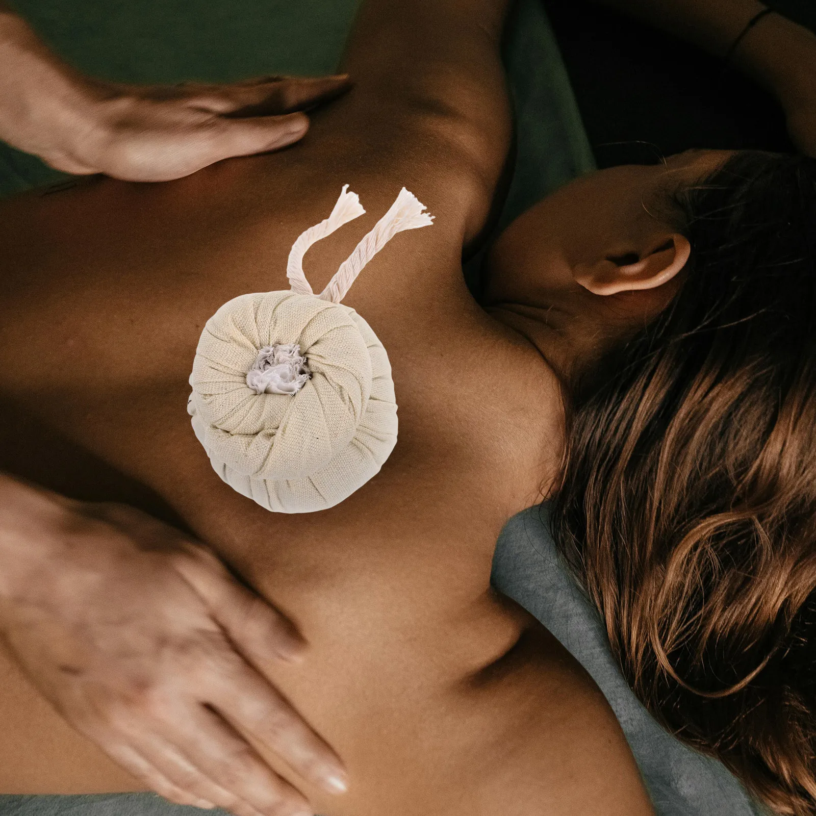 

Warm Herbal Massage Ball for Foot and Back Pain Relief Natural Aroma Compress Spa Thai Muscle Relaxation Tool