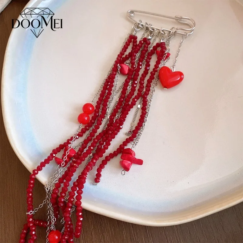 DOO MEI Light Luxury Heart Tassels Brooch Shiny Pin Corsage with Beaded Chain Men's and Women's Banquet Dress Decorations