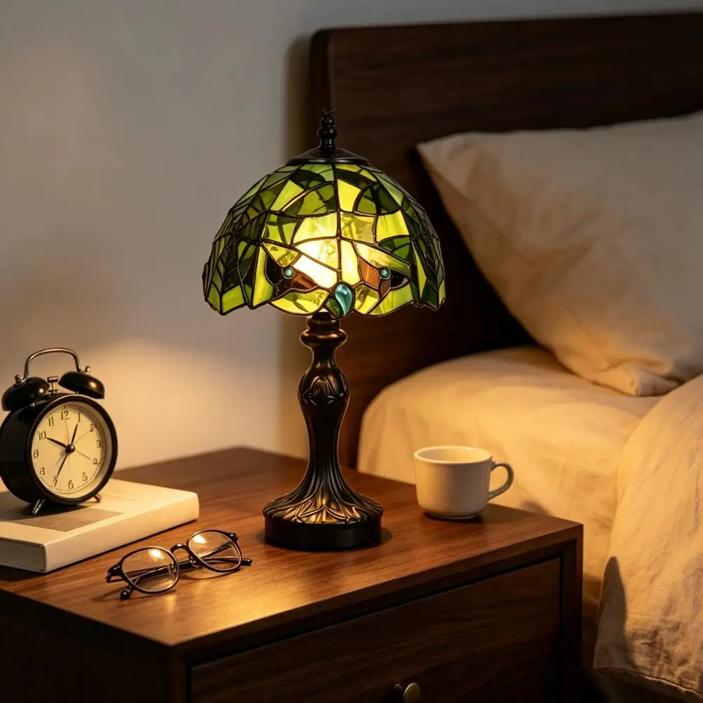 Classic Tiffany Style Retro Green Stained Glass Desk Lamp Hand-carved Resin Base Vintage Tiffany Style Table Light for Bedroom