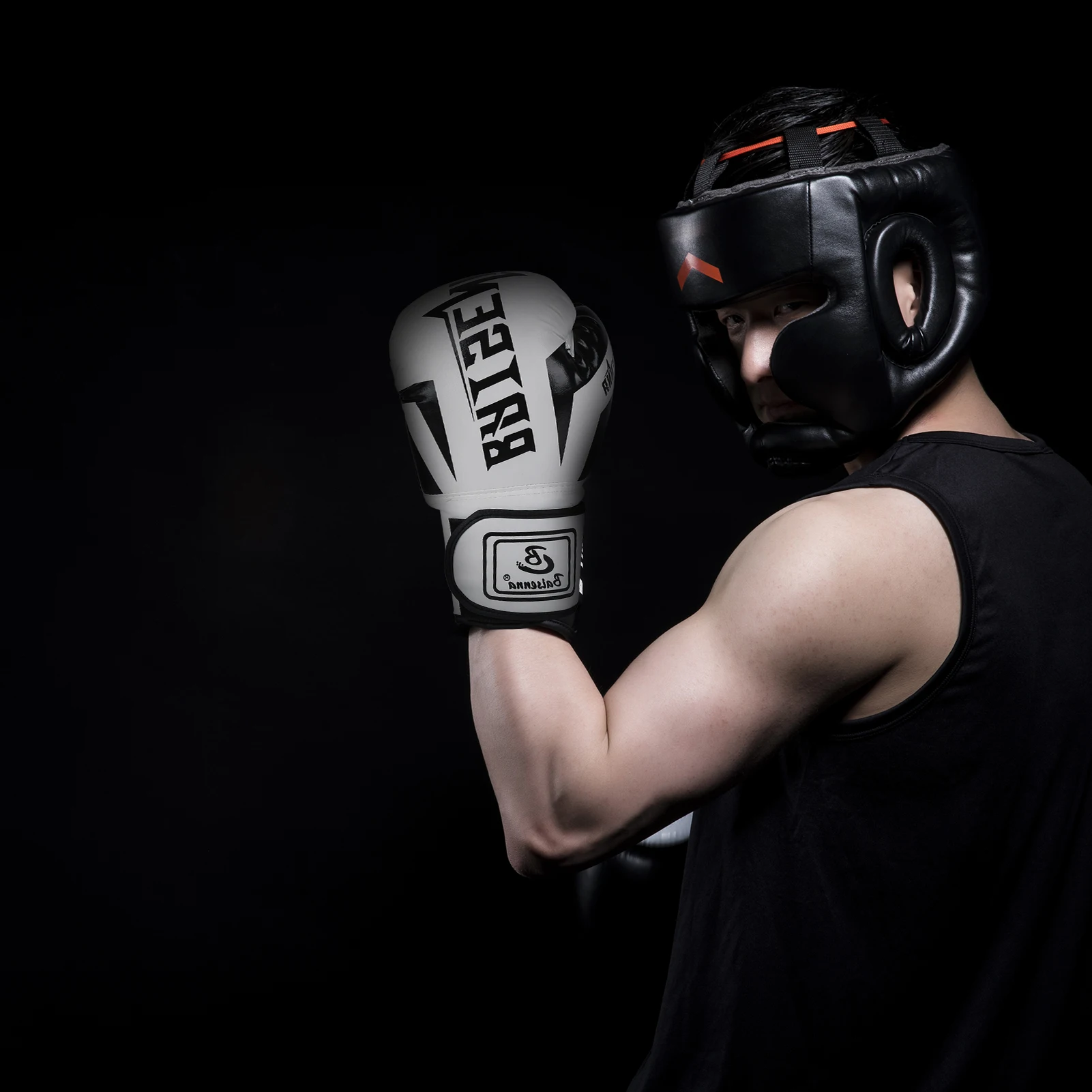 Boxing Training Gloves Enhancing Breathability Lightweight Material Gloves Ideal Gifts for Relatives and Friends MIAO