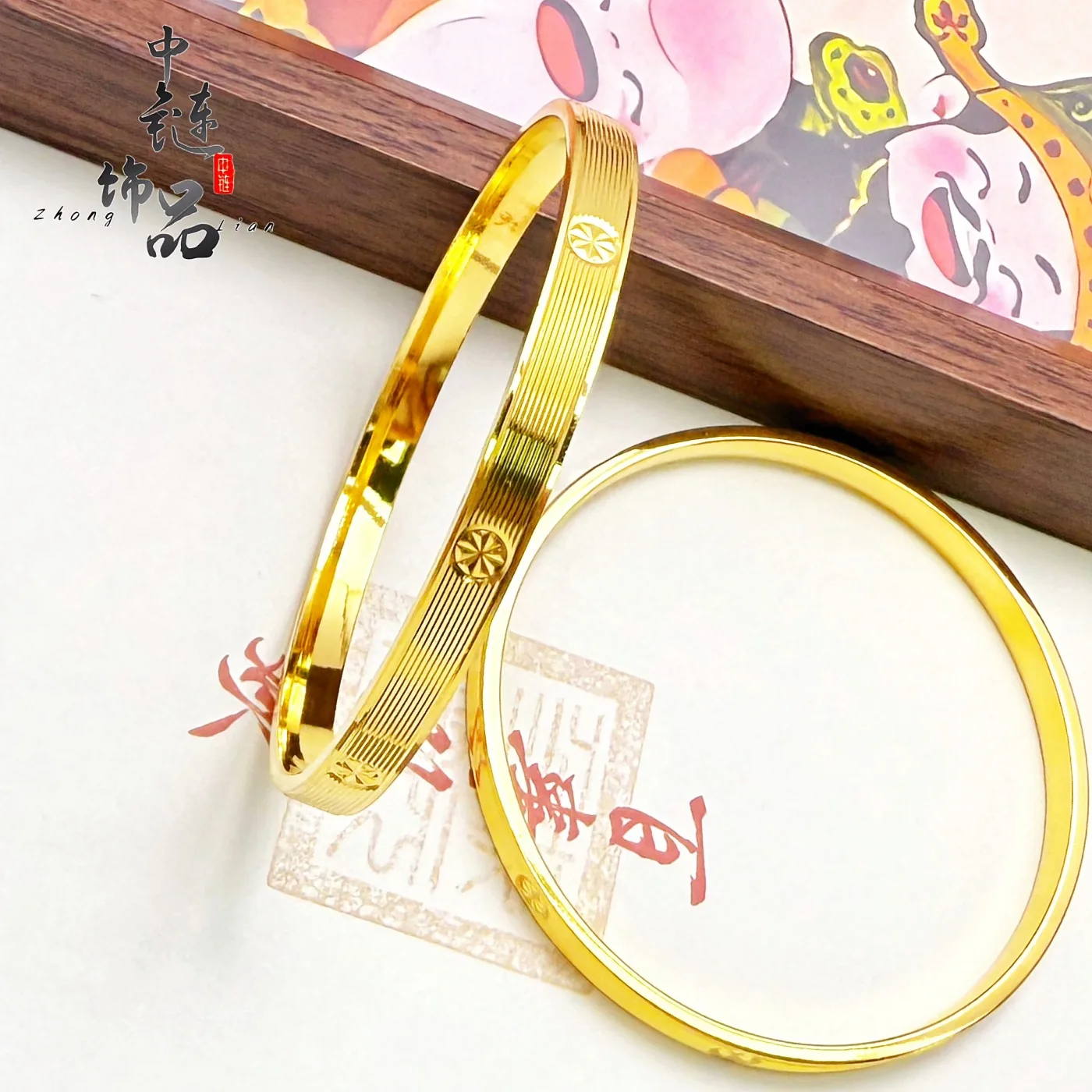 9999 gold brushed diamond pattern closed-loop bracelet for women. Small-scale, minimalist luxury CNC screw pattern wristband