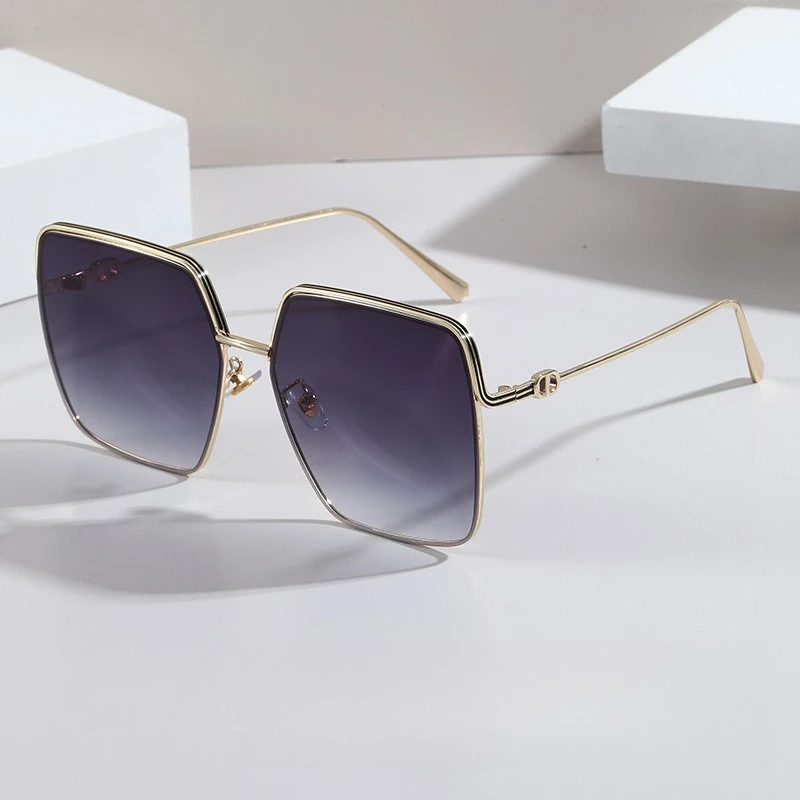 

2025 New Square Sunglasses for Women, Oversized Metal Frame, UV400 Protection, Stylish Street Fashion, Trendy & Lightweight