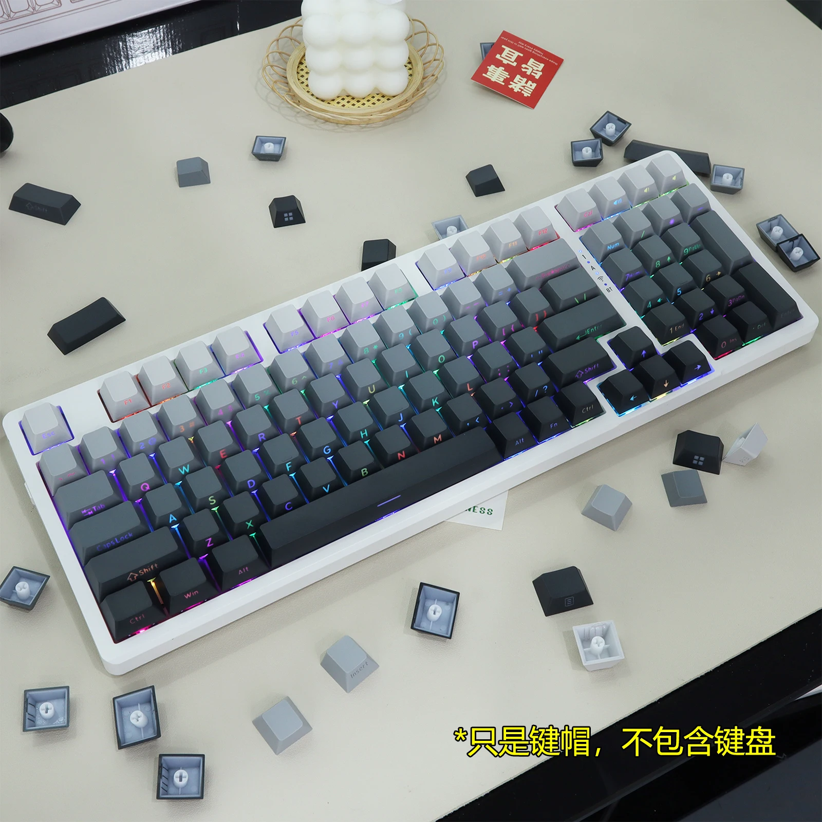 Micro dust extremely daylight engraved side engraved translucent keycap PBT personalized gradient process OEM height68/75/98/104