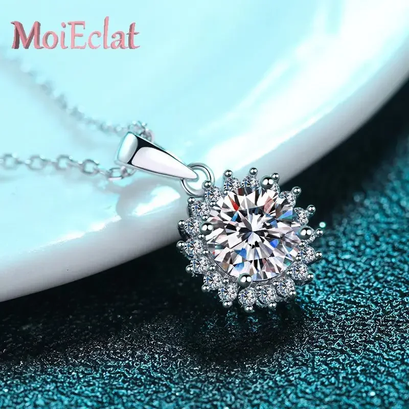 MoiEclat Store Platinum PT950 0.5ct/1ct/2ct/3ct/5ct Moissanite Jewelry Micro Inlaid Diamond Sunflower Pendant Necklace Women